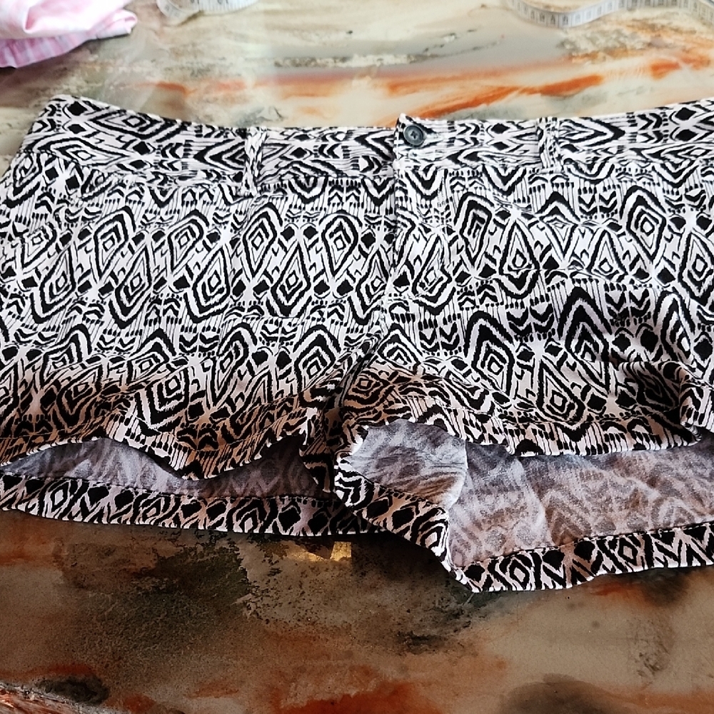 American Eagle Outfitters Black and White High Waist Printed Shorts